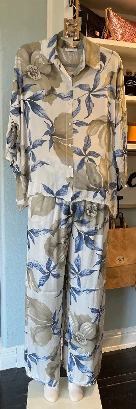 Simple research Poppy Floral Print Wide Leg Silky Pant w/ Pockets