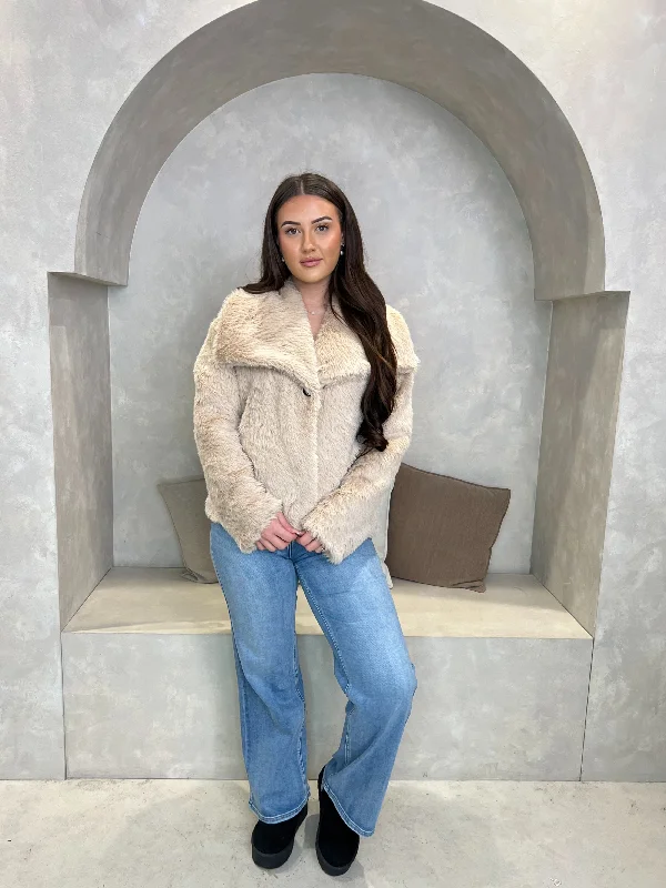 Fresh And Natural Faux Fur Collared Jacket