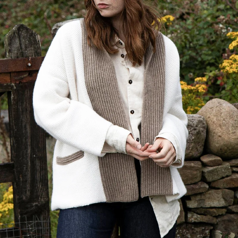 Fashionable Ease Women's Contrast Trim Cardigan