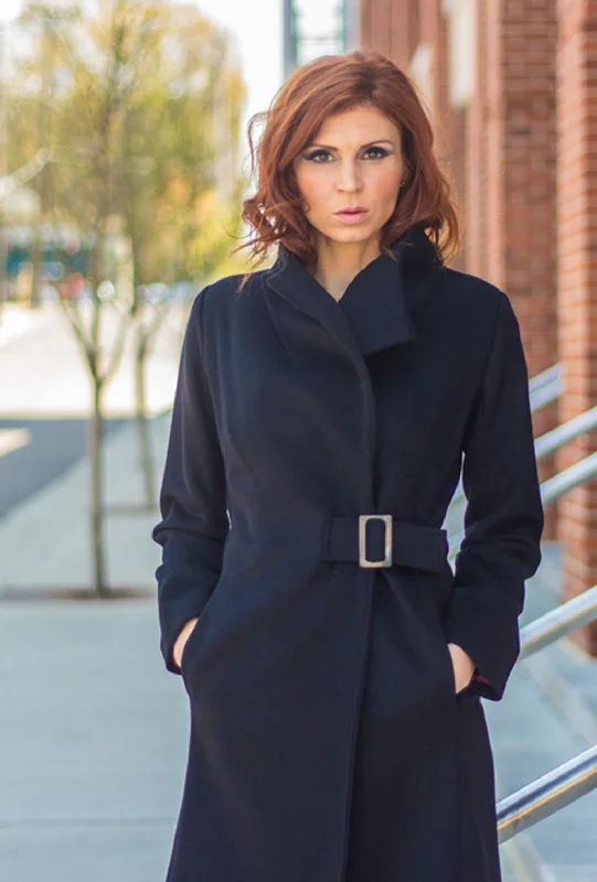 Street Fashion COACH COAT · raven