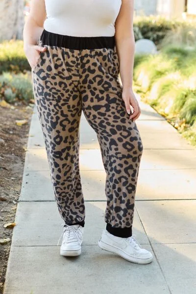 Elegant Wear Celeste Design Full Size Leopard Contrast Sweatpants