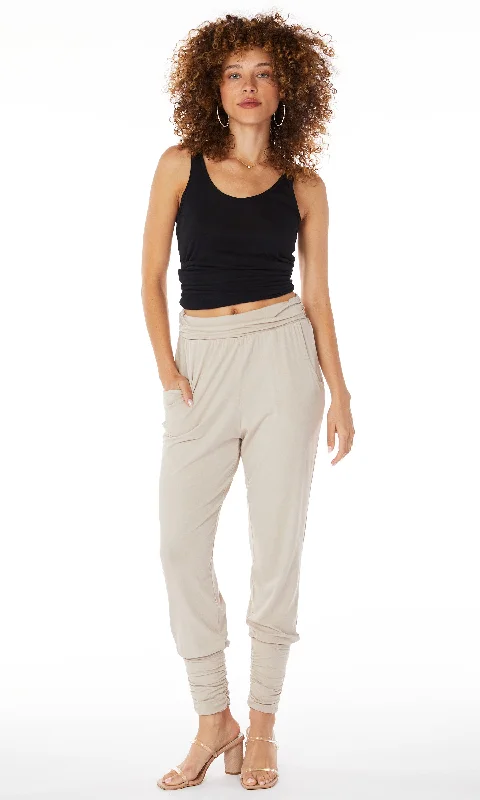 Fashionable and versatile Shirred Cuff Pant
