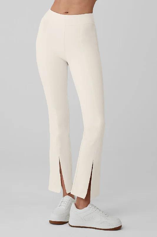 Celebrity Style Airbrush High-Waist 7/8 Flutter Legging - Ivory